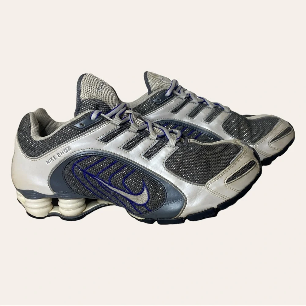 靴 Nike Shox Navina\